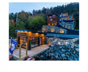 Luxury Halifax Waterfront Paradise -Pool, Hot Tub, Private Wharf, Boathouse, Backyard Oasis, Lookout